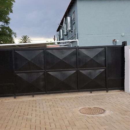 Silver Rest Guesthouse Mafikeng Dış mekan fotoğraf