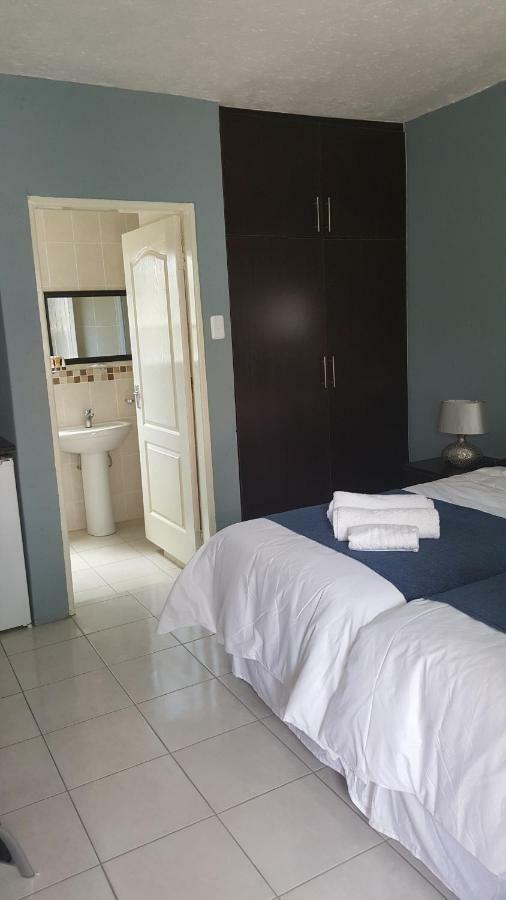Silver Rest Guesthouse Mafikeng Dış mekan fotoğraf