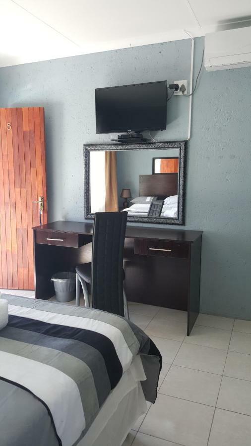 Silver Rest Guesthouse Mafikeng Dış mekan fotoğraf
